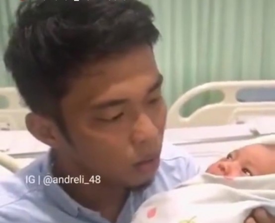 Viral! Ayah Takbiran saat Diminta Azani Anaknya yang Baru Lahir, Menag Disebut Netizen