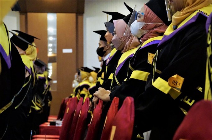 Universitas Terbuka UPBJJ Purwokerto Wisuda 216 Sarjana dan Diploma