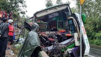 Viral! Tabrak Tebing, Kecelakaan Maut Bus Pariwisata di Bantul Tewaskan 13 Orang