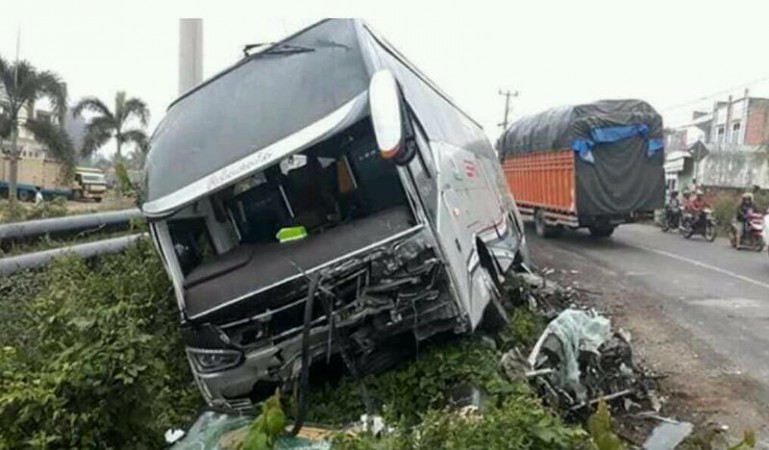 Bus PO SAN Tabrak Truk dari Belakang, Seorang Penumpang Tewas, 8 Luka-luka