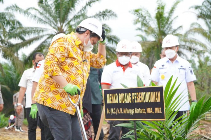 Temui Petani Sawit, Menko Airlangga Mengaku Menerima Aspirasi Perpanjangan Jabatan Jokowi