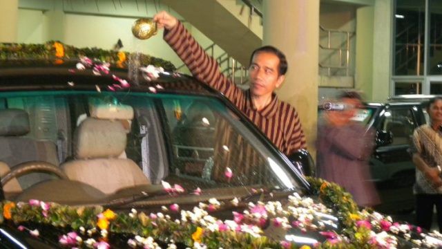 Jokowi Ritual dengan Tanah dari Air dari 33 Provinsi, Roy Suryo: Tetap Berdoa Agar Tidak seperti ESEMKA, AMBYA