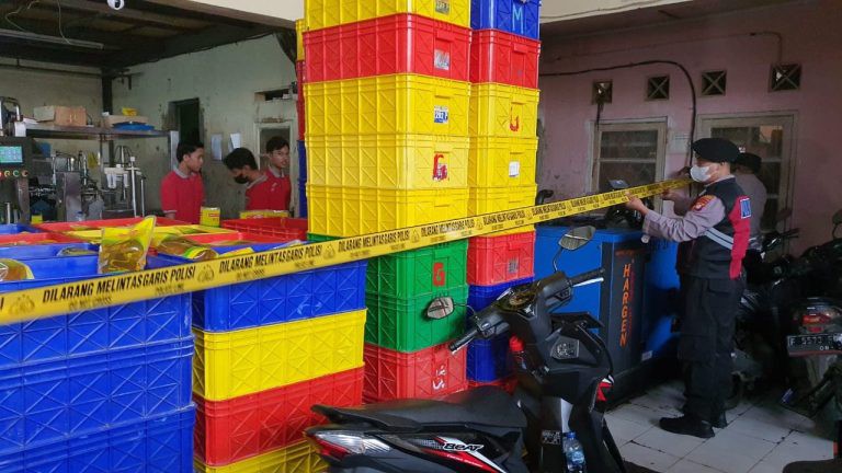 2.300 Liter Minyak Goreng Disita Polisi dari Gudang Pengemasan