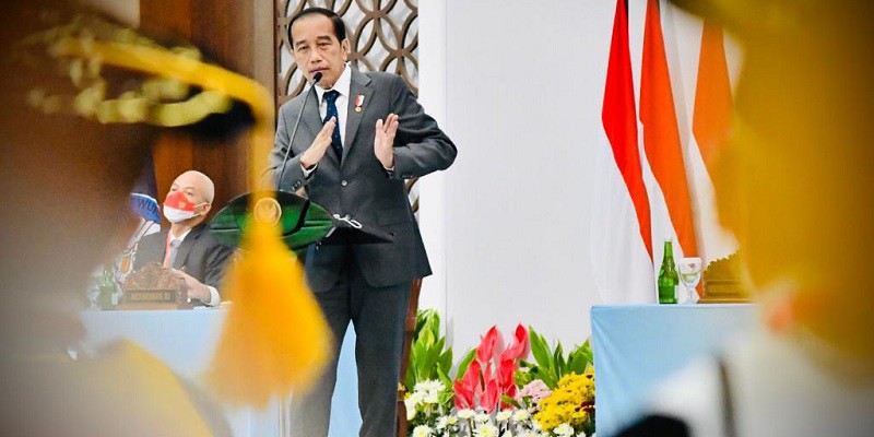 Jokowi Gusar Harga Minyak Dunia Melonjak: Kita Tahannya Sampai Berapa Hari Bu Menkeu?