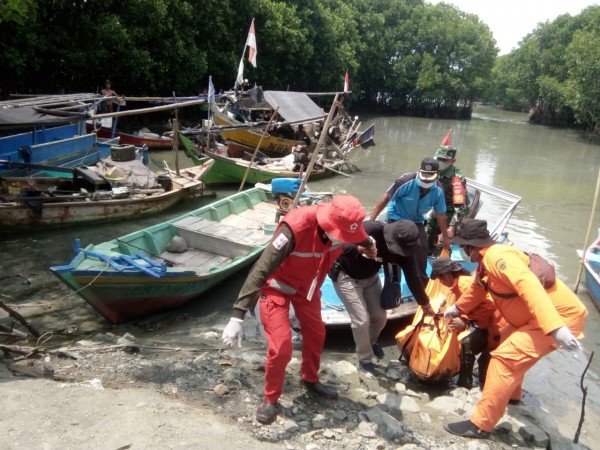 Diduga Sudah Meninggal 6 Hari, Mayat Pria Ngambang di Sekitar Obyek Wisata Mangrove Pandansari Brebes