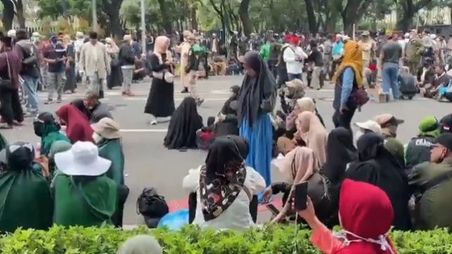 PA 212 Ancam Demo Lagi Jumat Depan, Netizen Nyindir: Salat Saja Masih Salah