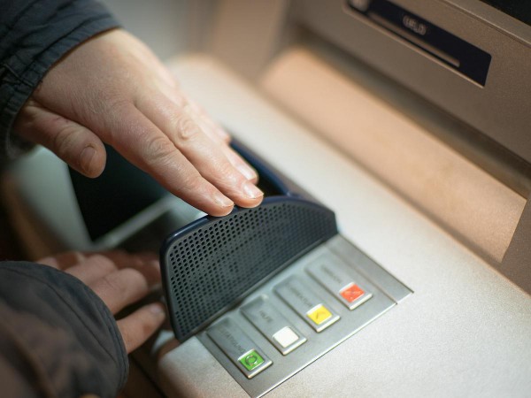 Nasabah Heran, Uang Tabungannya di ATM Hilang Rp135 Juta, Begini Klarifikasi BCA