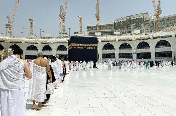 Salat di Masjidil Haram dan Masjid Nabawi Sudah Tak Perlu Jaga Jarak Lagi Shafnya