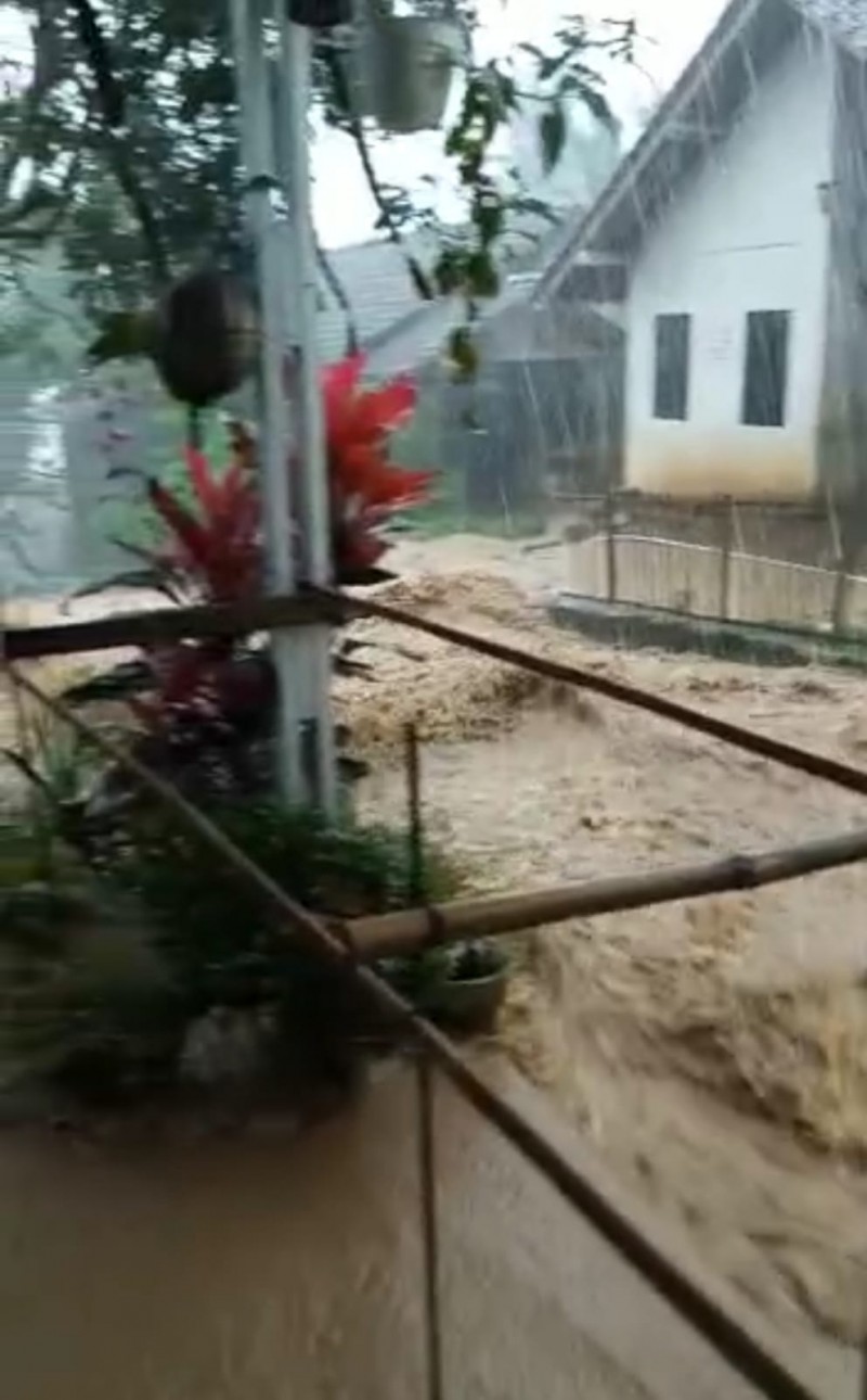 Desa di Kaki Gunung Slamet Diterjang Banjir Bandang, 10 Rumah Warga Rusak