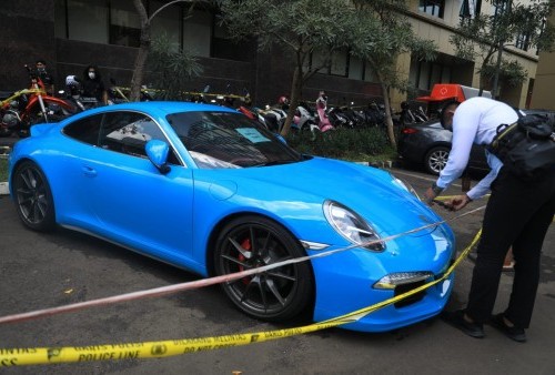 Bikin Silau! Porsche hingga Jam Tangan Hermes Hingga Baju Mahal Doni Salmanan Disita