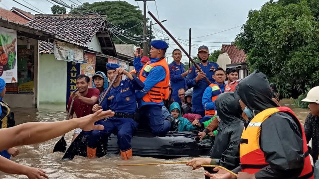 3 Bocah Tewas Terseret Arus, 2 Lainnya Tersengat Listrik saat Banjir Serang