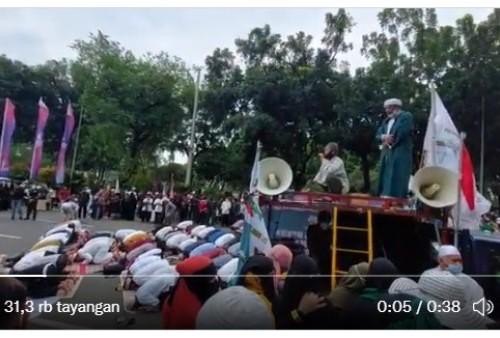 Wasekjen MUI Sentil Pria Bergamis Hijau Saat Bela Aksi Islam: Sepertinya Tidak Biasa Melakukan Salat