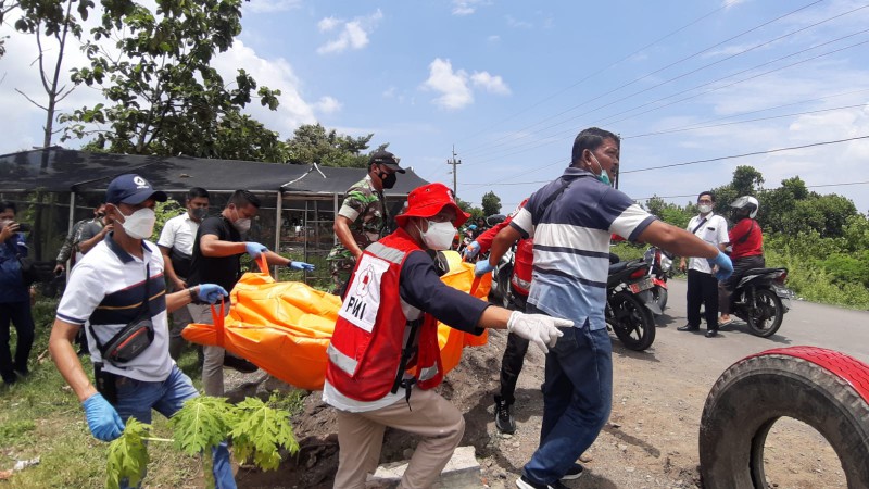 Geger! Mayat Perempuan Berliontin Huruf A Mengambang di Sungai Sigeleng Brebes