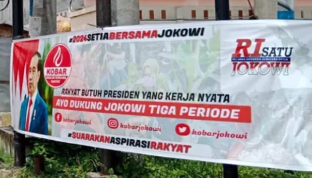 Spanduk Jokowi 3 Periode Bermunculan, Warga Heran: Baru Kali Ini Aja