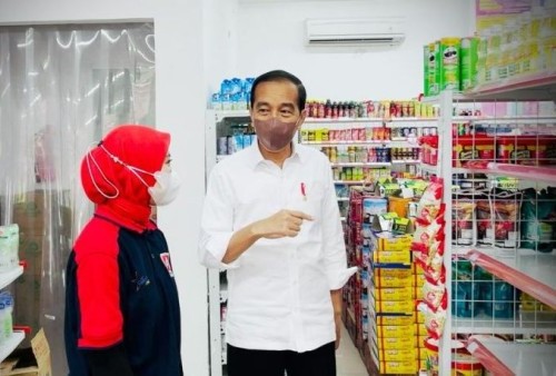 Cek Sendiri, Jokowi Masuk Minimarket Pas Minyak Goreng Kosong: Sejak Kapan Tidak Ada?