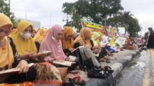 Membaca Alquran di Atas Trotoar Haram, Begini Alasan MUI Banten Keluarkan Fatwanya