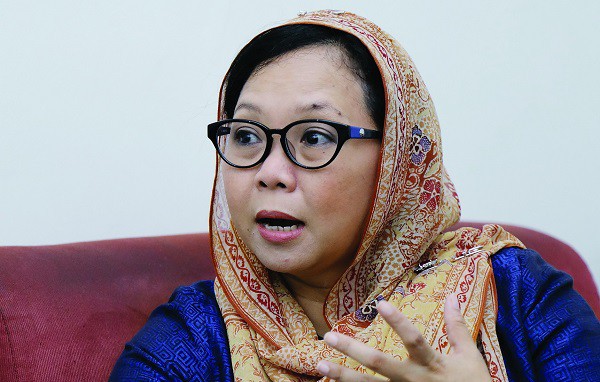 Ade Armando Digebuki Massa, Putri Gusdur Imbau Elite Politik Tidak Provokasi