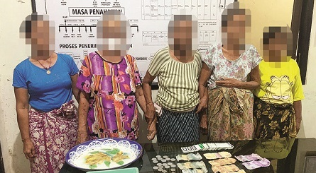 Lima Nenek yang Tertangkap Basah Sedang Judi Ceki Ternyata Tetanggaan, Ngaku Hanya Iseng