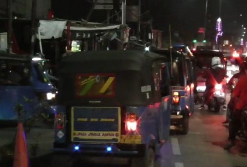 Dua Tahun Gagal Mudik, Enam Keluarga Gunakan Bajaj Mudik ke Kudus dan Purwodadi, Jateng