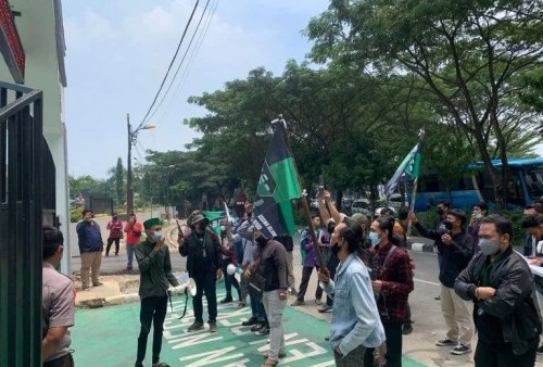 Berakhir Ricuh, 2 Polisi Jadi Korban saat Demo HMI di Istana Negara