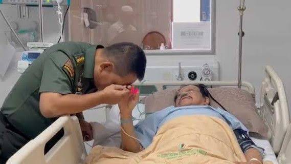 Jenguk A.M. Hendriyono, Jenderal Dudung Cium Kening dan Tangan: Biar Istirahat, Ya