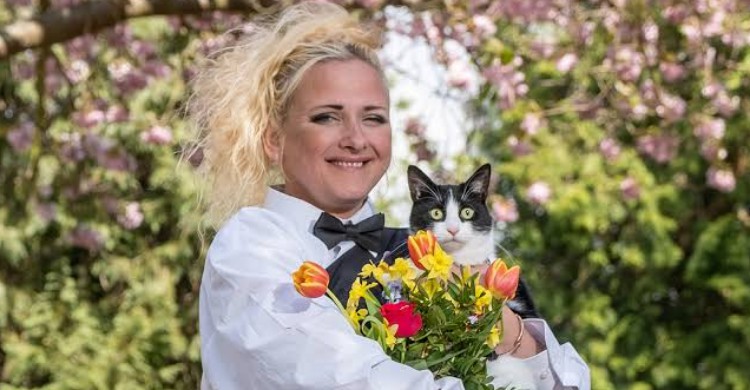 Tak Mau Dipisahkan, Wanita di Inggris Pilih 'Menikahi' Kucing Piaraannya