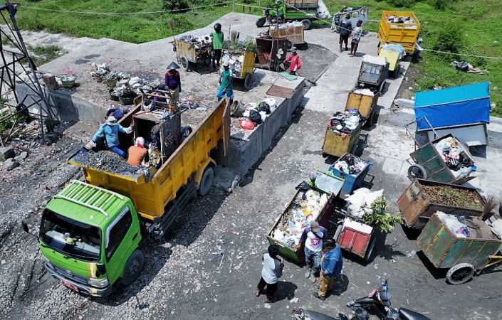 TPS Eks Pasar Hewan Curug Tampung Sampah Empat Kecamatan