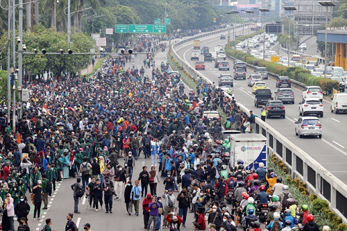 Mahasiswa Demo Lagi, Tiga Ruas Jalan di Kawasan DPR, Patung Kuda, dan Harmoni