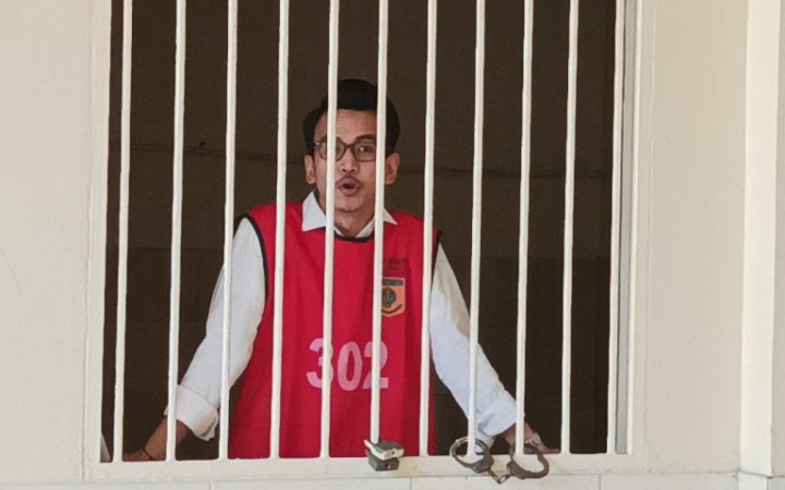 Adam Deni Diborgol dan Dikawal Polisi Bersenjata Laras Panjang: Kayak Ajudan Gratis