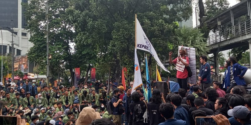 Mahasiswa Cari Jokowi, Kata Kakek Suwono: Sibuk Beri Makan Rusa, Angsa, dan Bebek di Bogor