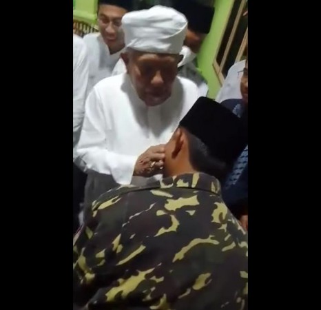 Viral! KH Syukron Tampar Anggota Banser: Kiainya Tidak Dijaga, Gereja yang Malah Dijaga