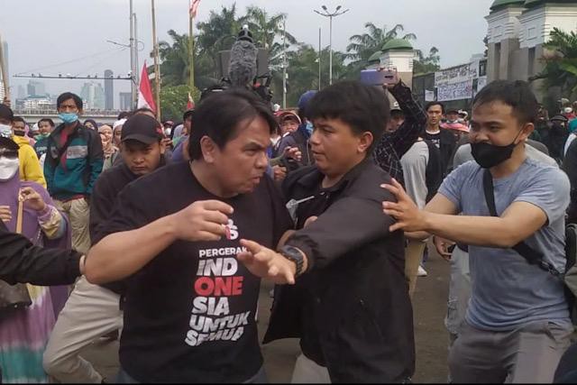 Ade Armando Babak Belur, Andi Arief Mengkhawatirkan Denny Siregar dan Ruhut Sitompul