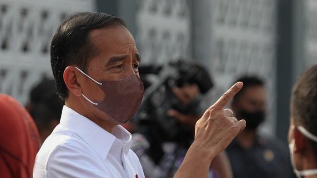 Pedas! Kebijakan Jokowi Disebut Ibarat Ingin Hilangkan Ketombe, Tapi Kaki yang Diamputasi