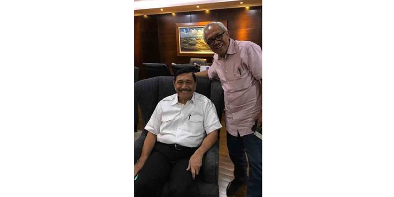 Sindir Luhut soal Foto Bareng Mafia Migor, Yan Harahap: yang Dilawan Temennya Opung