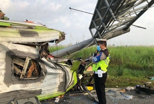 Tragis! 13 Tewas 12 Luka Berat dalam Kecelakaan Bus di Tol Surabaya-Mojokerto