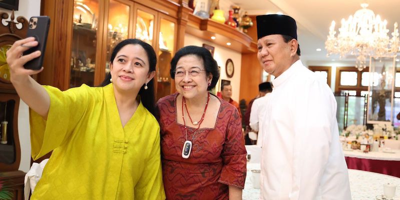 Beraroma Politik, Prabowo Sengaja Setor Muka dan Cari Simpati Jokowi demi Puan Maharani