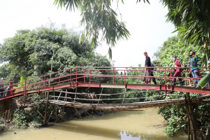 Jika Crazy Rich Grobogan Perbaiki Jalan, di Jepara Bangun Jembatan, Ganjar: yang Penting Ikhlas