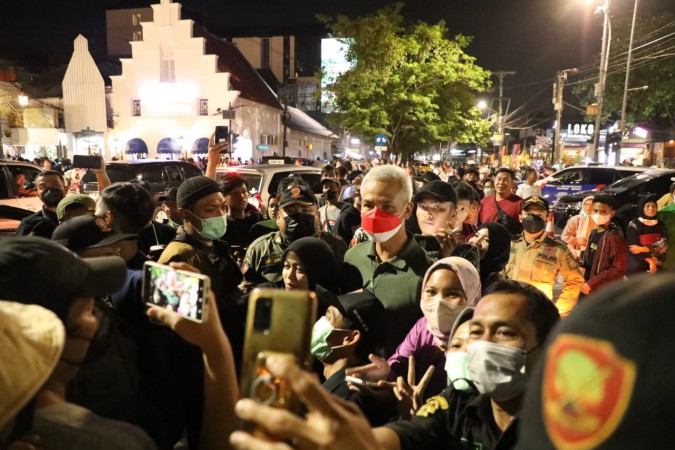 Malam-malam ke Malioboro, Ganjar Jadi Rebutan Warga untuk Foto