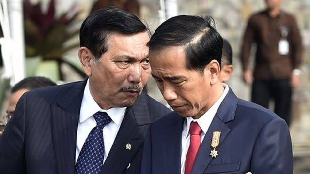 Tunjuk Luhut Urusi Minyak Goreng, Jerry Massie: Jokowi Adalah Presiden Paling Buruk di Indonesia