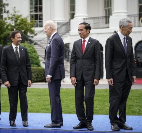 Foto Jokowi Seperti Sedang Dicueki Joe Biden, Faizal Assegaf: atau Memang Lagi Stres