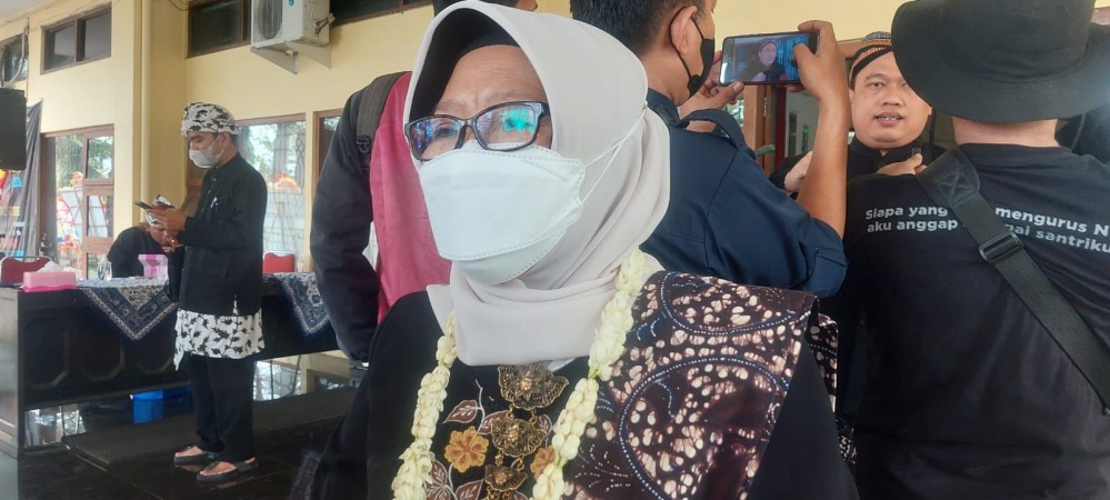 Presiden Jokowi Bolehkan Dicopot, Tapi Bupati Tegal Minta Warganya Tetap Pakai Masker