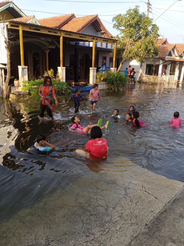 Rendam Ratusan Rumah, Korban Banjir Rob di Randusanga Kulon Butuh Perhatian Pemerintah