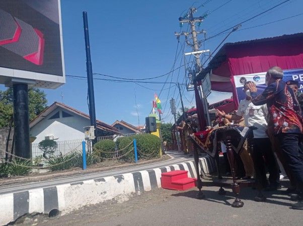 Videotron Pertama di Kabupaten Tegal Diresmikan, Umi Azizah: Harus Informatif dan Eye Catching