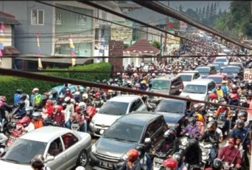 Macet Parah, Cikampek ke Karawang Butuh 3 Jam saat Arus Balik Lebaran 2022