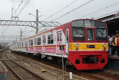 Ngeri! Kepala Pekerja Terpisah dari Badan usai Tertabrak KRL di Serpong