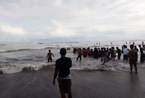 10 Orang Terseret Ombak Laut Saat Hendak Selamatkan Bocah 7 Tahun Hanyut di Pinggir Pantai