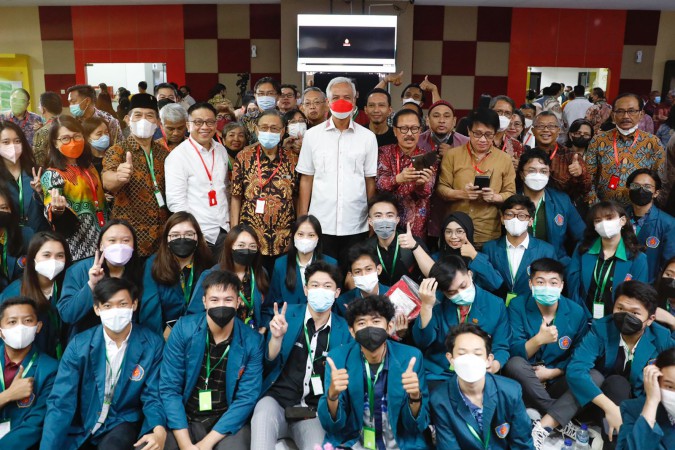 Beri Kuliah Umum di Ubaya Surabaya, Ganjar Angkat Sejumlah Persoalan Bangsa