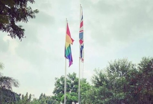 Bendera LGBT Berkibar di Langit Jakarta, Pemerintah Diingatkan Hati-hati Bahaya Sudah di Halaman Kita
