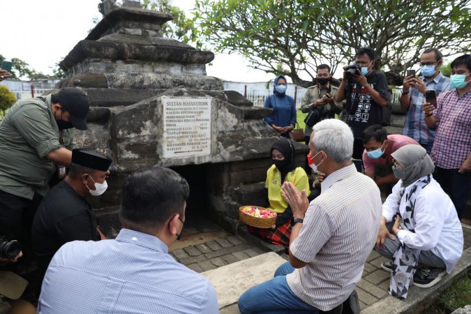 Usai ke Makam Pangeran Diponegoro, Ganjar Ziarahi Makam Sultan Hasanuddin