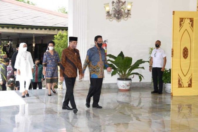 Bukan ke Megawati, Jokowi Pilih Silaturahmi ke Sultan, Rocky Gerung:  Memegang Kekuasaan Riil